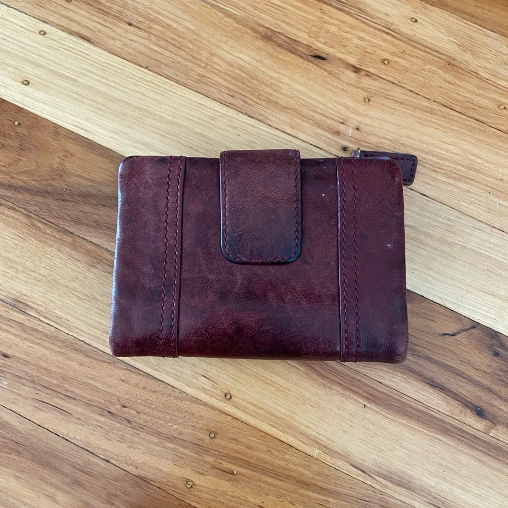Fossil Deep Burgundy Leather Compact Wallet with Plaque